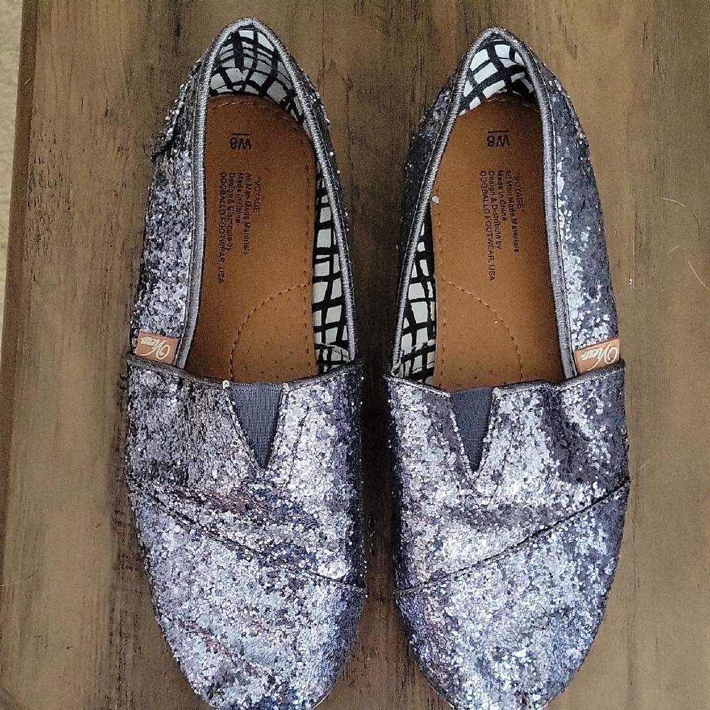 Silver Sparkle Flats with Elegant Design